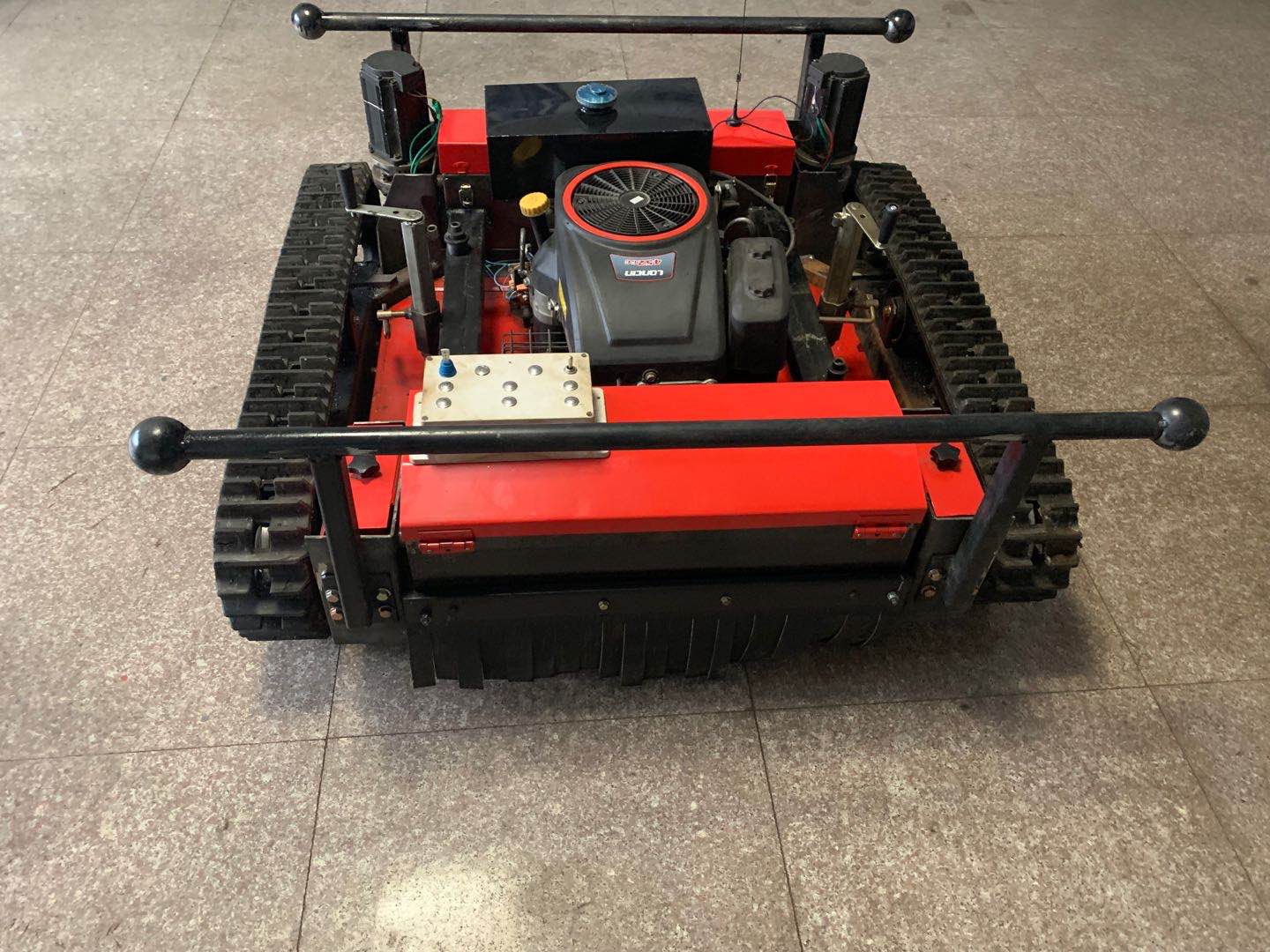 <font color='red'><font color='red'>遙控</font><font color='red'>割草機</font></font>乏力難題是怎